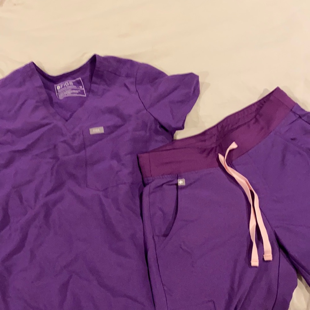 Catarina top Purple figs scrubs set
